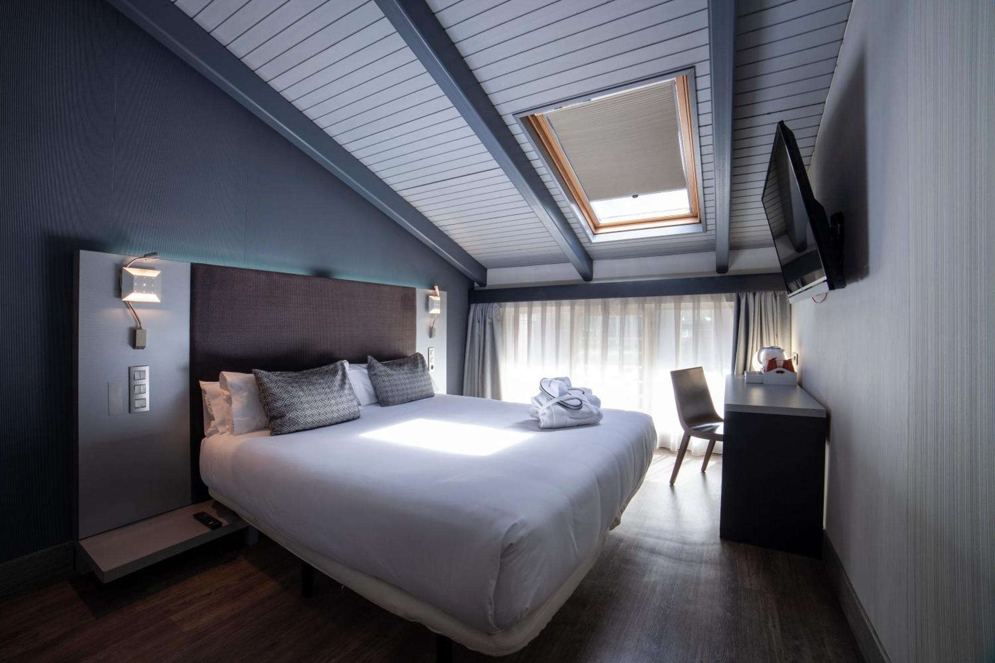 Petit Palace Plaza Espana Madrid Room photo