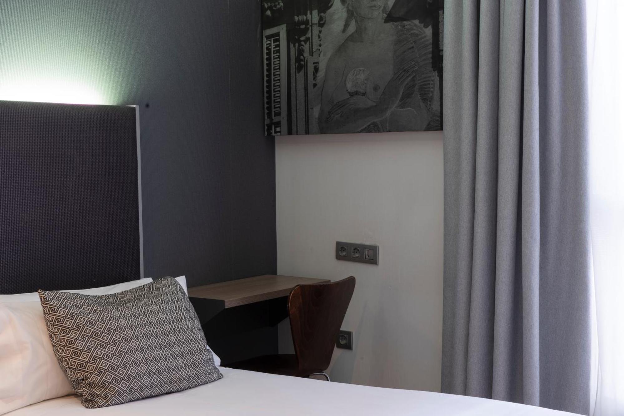 Petit Palace Plaza Espana Madrid Room photo