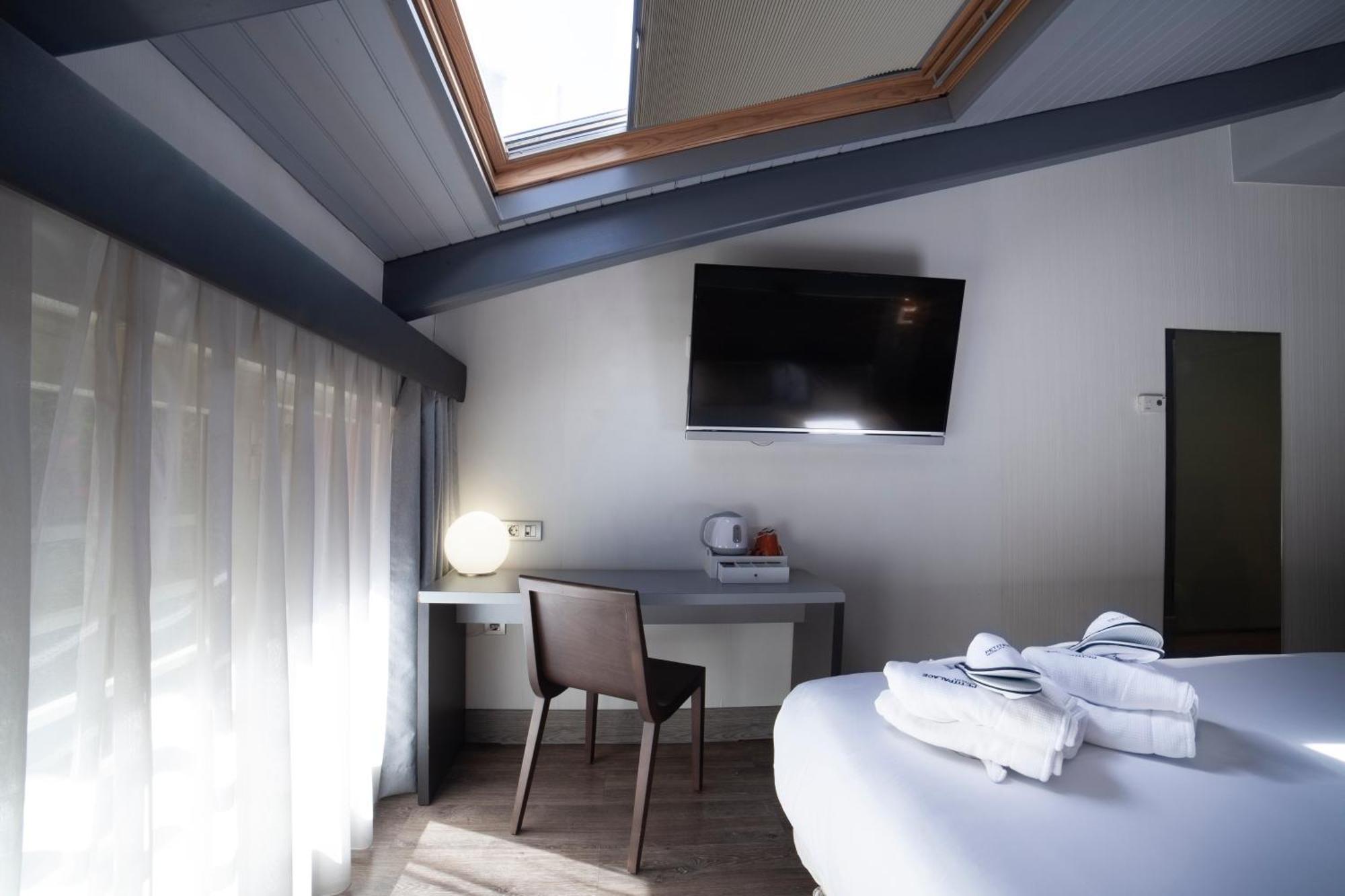 Petit Palace Plaza Espana Madrid Room photo